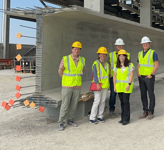 Señal del campus con el logotipo de Gonzaga y el texto Descubre tu propósito